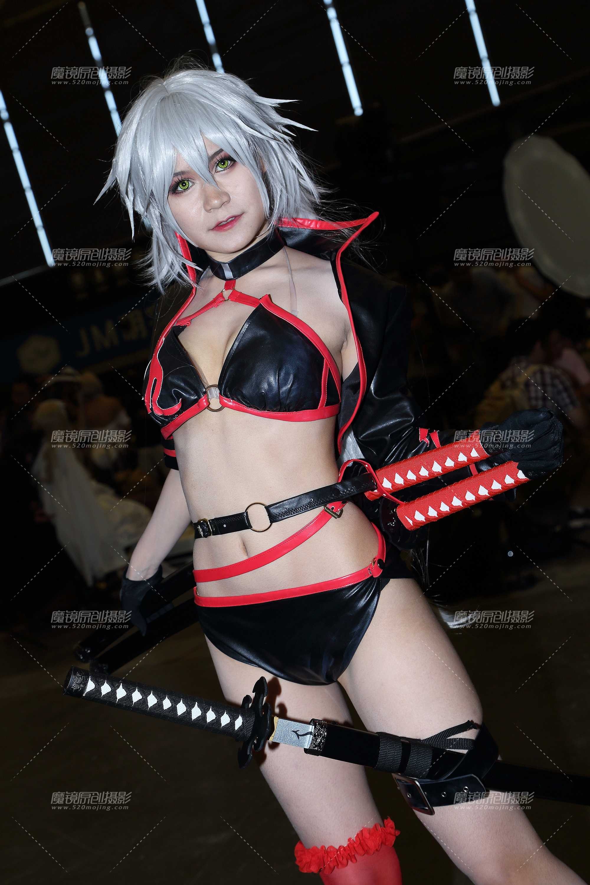 双刀妹子好性感