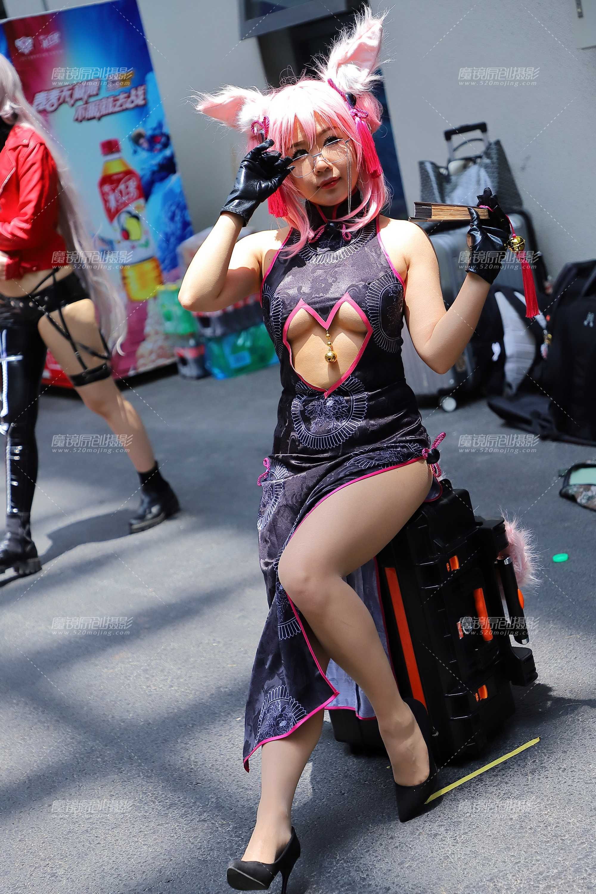 持扇旗袍装coser