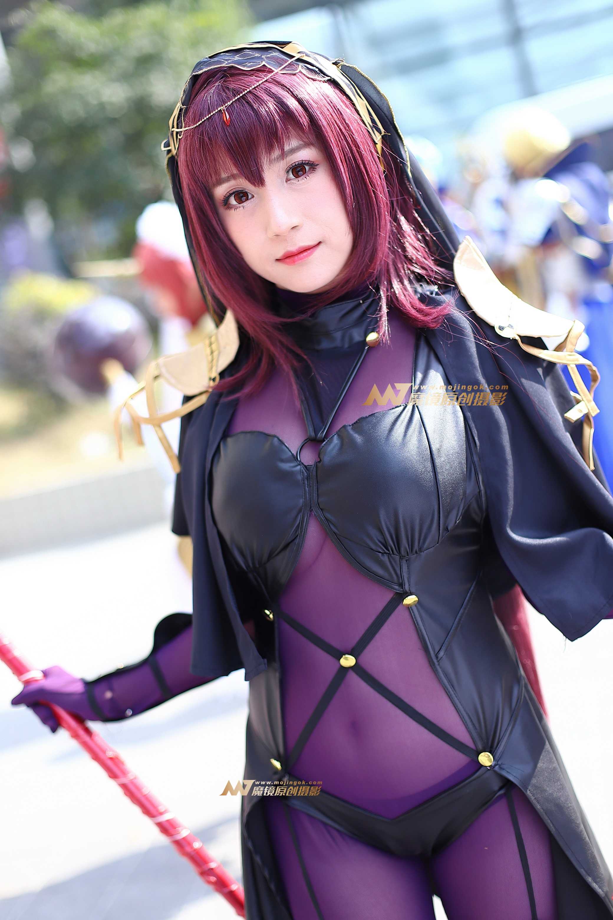 紫色系手持双枪Coser