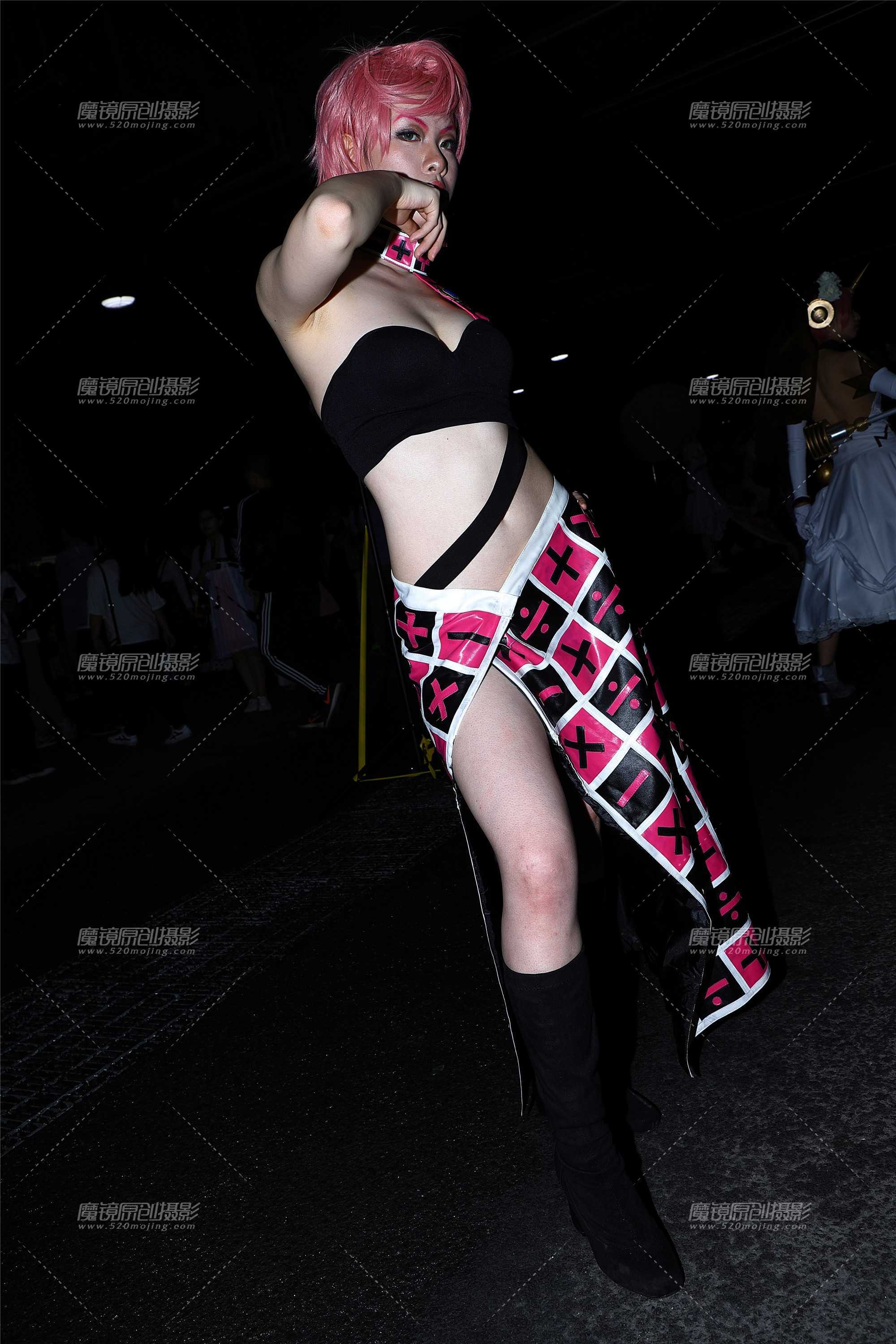 红发黑色抹胸coser