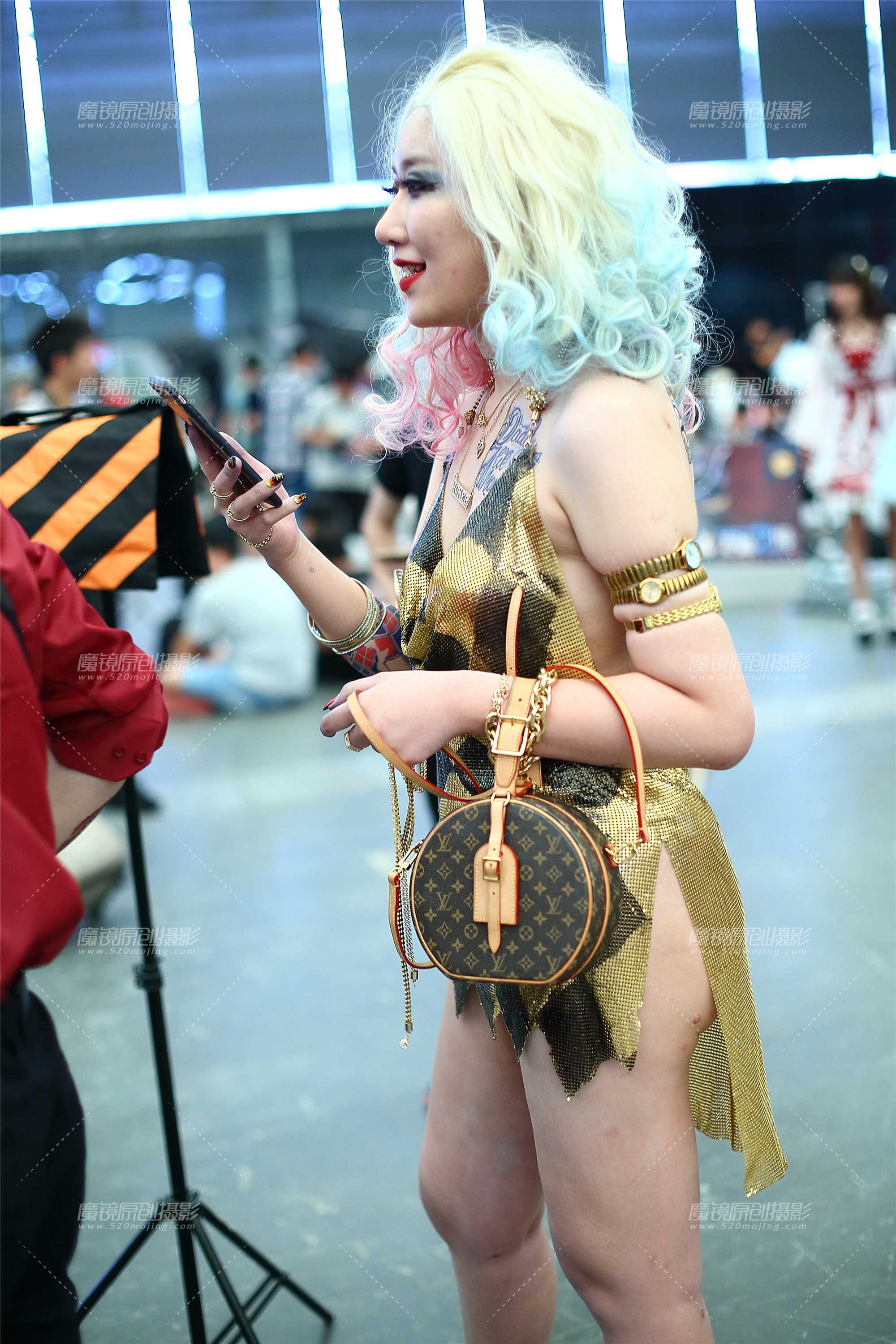 金装露背美女cosplay